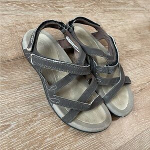 Hi-Tec Women's Waimea Falls Brown Sandals size 7